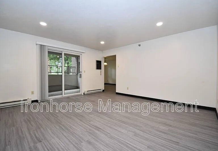 813 W Villard St #70 — Photo 3