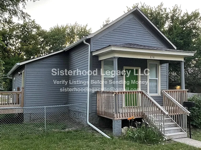 838 S Oak St — Photo 1