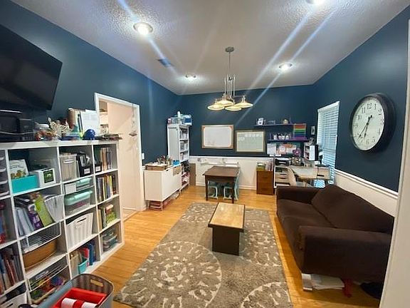 4th image of 111 Stately Oaks Cir