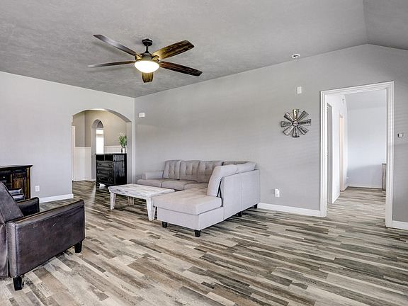 4th image of 9122 Creekside Dr