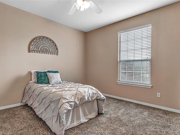 4th image of 305 Holleman Dr E APT 203