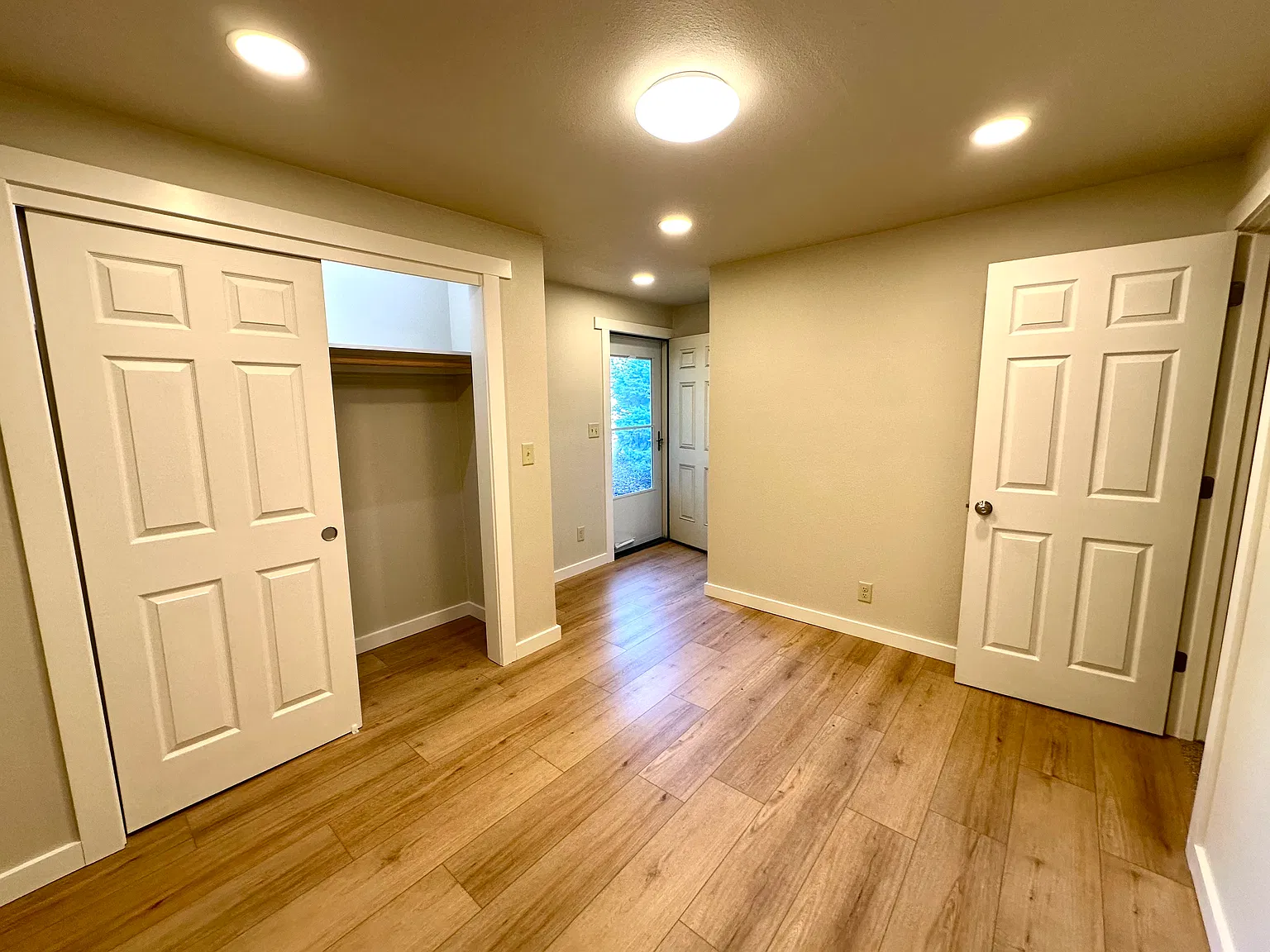 2 bed, 1100 sqft, $2,095 — Photo 2