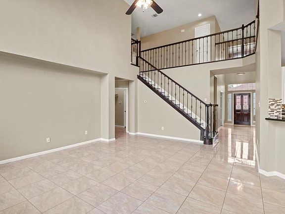 3rd image of 10807 Oak Bayou Ln
