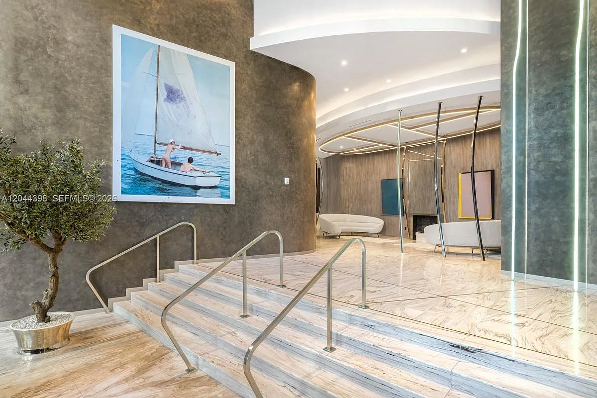 Brickell Flatiron Condo — Photo 3