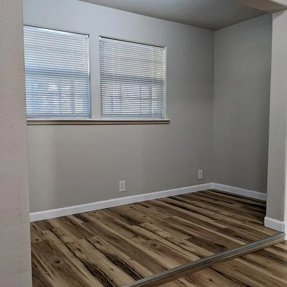 305 SE Pitzer St — Photo 4