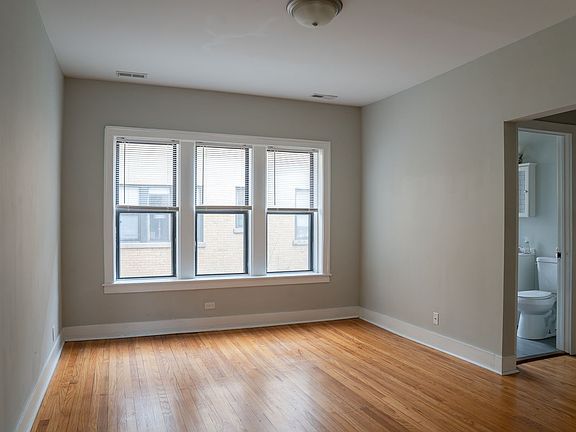 3rd image of 3002-10 W Ainslie St #3008-1N