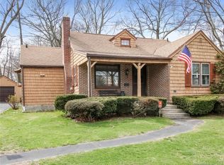 171 Fernwood Rd, Trumbull, CT 06611