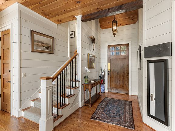 3rd image of 42 Hemlock Ridge