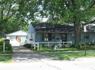 3624 Oakland Rd NE, Cedar Rapids, IA 52402