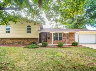 105 Derbyshire Dr, Swansea, IL