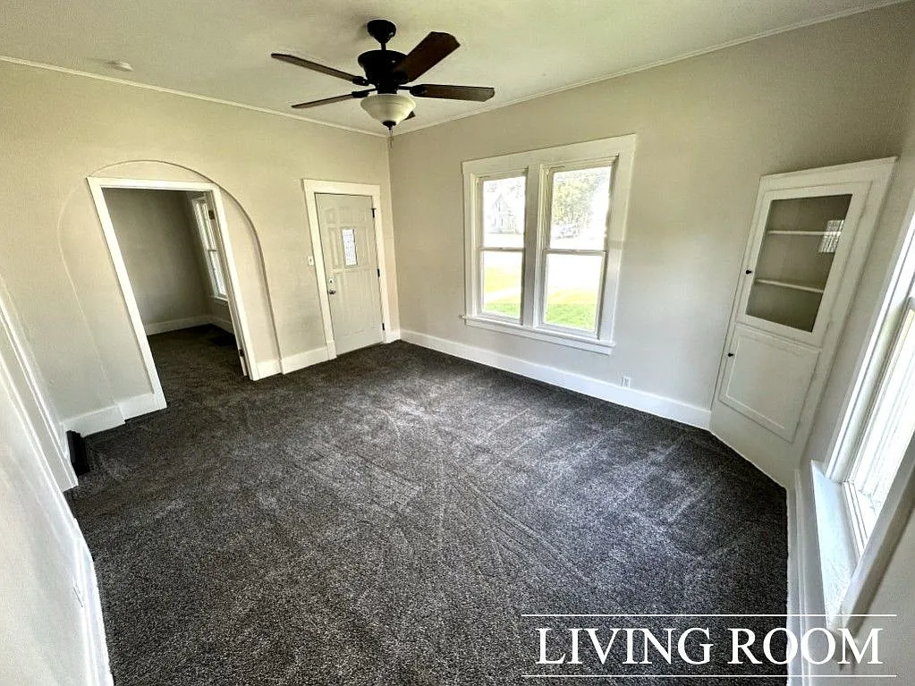 2 bed, 1.0 bath, $895 — Photo 4
