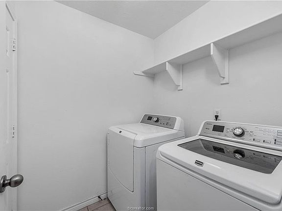 5th image of 1011 Gardenia St