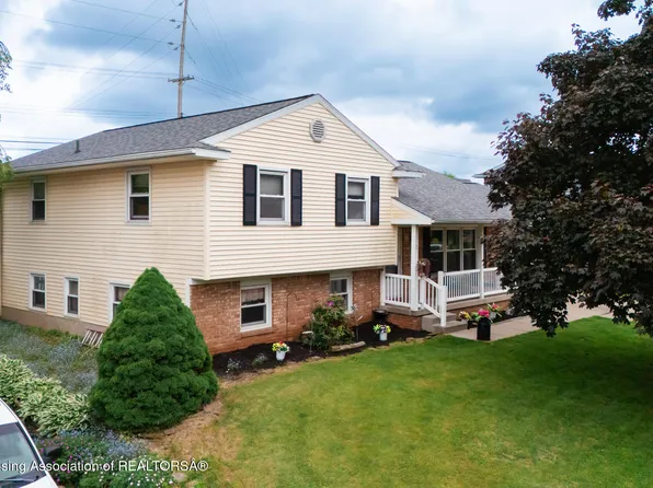 515 Chanticleer Trl, Lansing, MI 48917