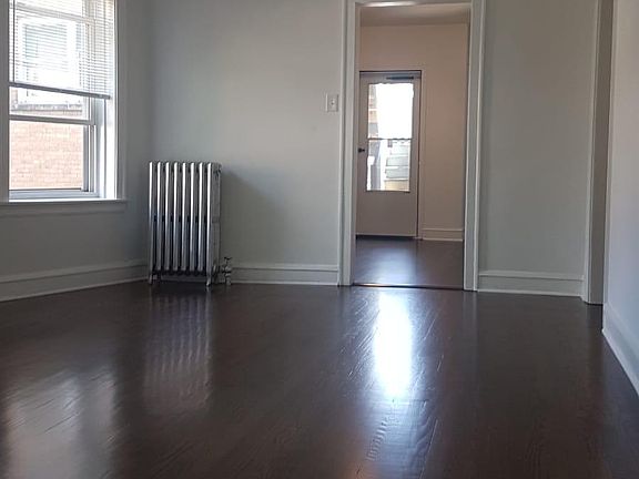 5th image of 6033 N Rockwell St #2