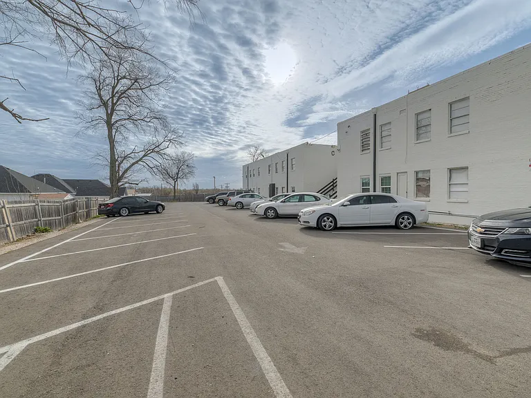 Meridian Apartments — Photo 43