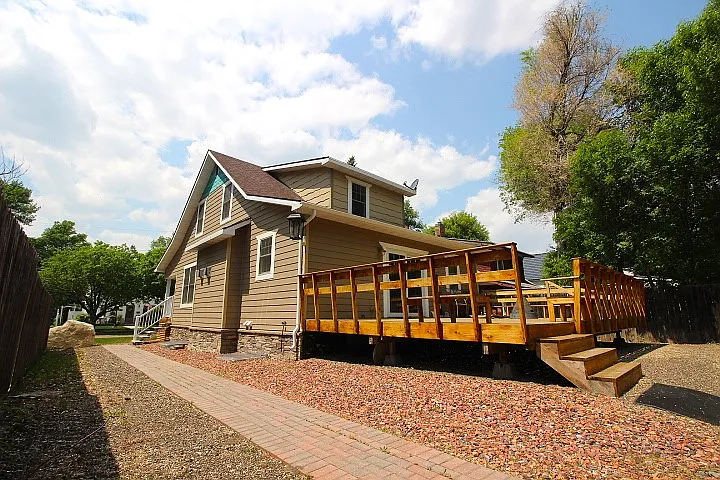 Building Photo - 115 6th St SE