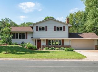 2605 Hayes Dr, Burnsville, MN 55337