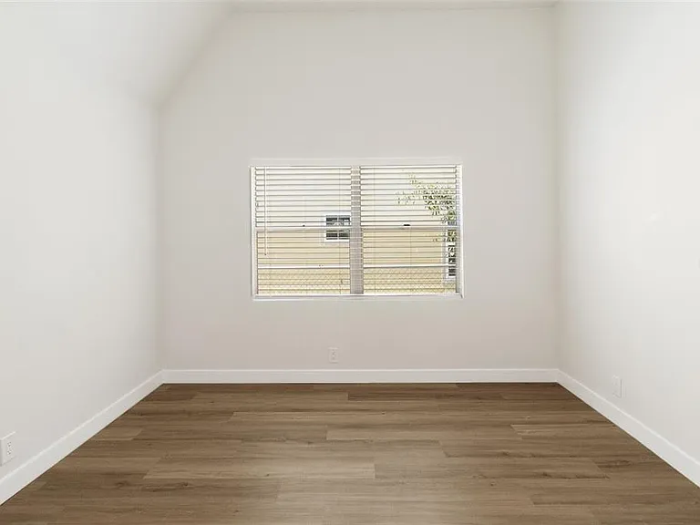 2329 W Beach St — Photo 25