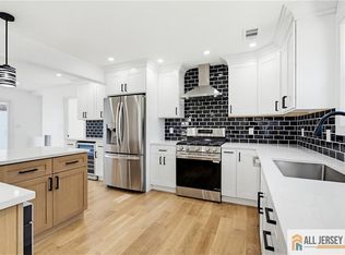 48 Kendall Dr, Parlin, NJ 08859