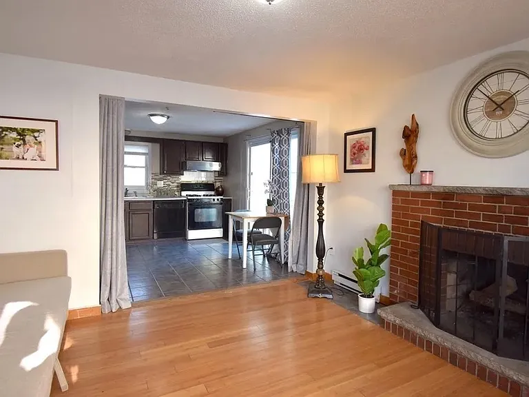 81 Francis St — Photo 6