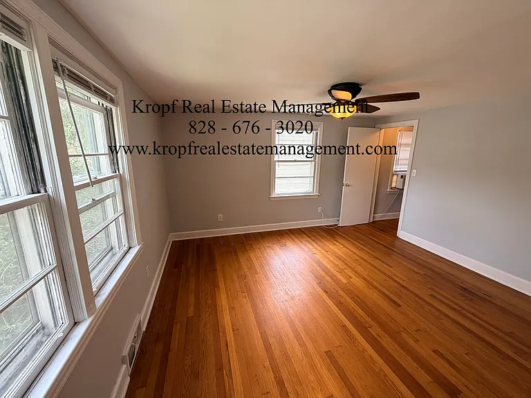 16 Larchmont Rd — Photo 11