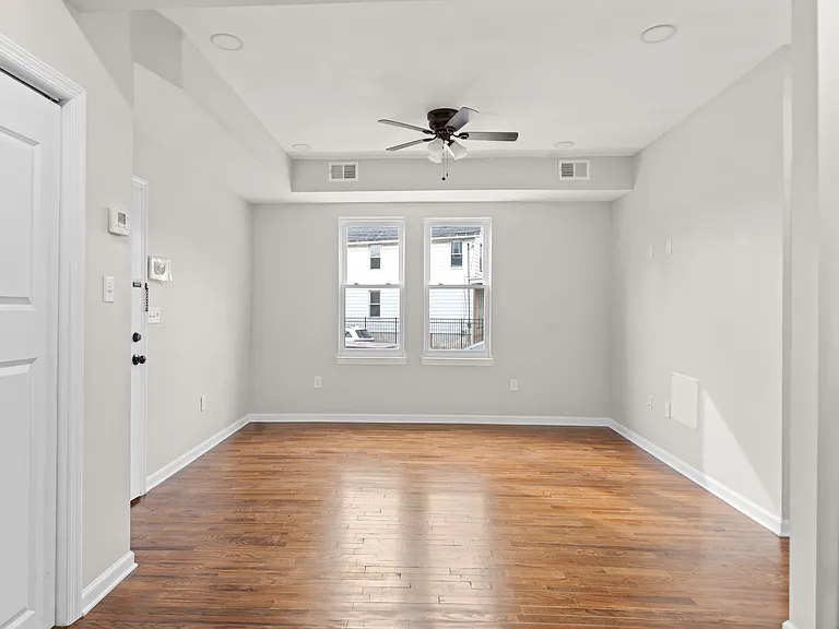 178 Union Ave — Photo 4