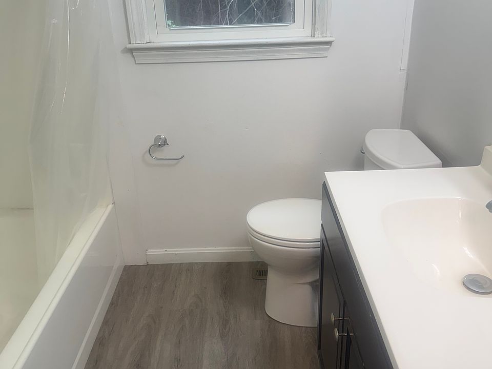 1st image of 122A Rivergate Rd