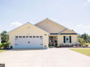 210 Twin Lakes Dr, Baxley, GA 31513