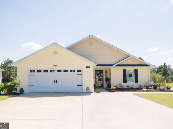 210 Twin Lakes Dr, Baxley, GA 31513