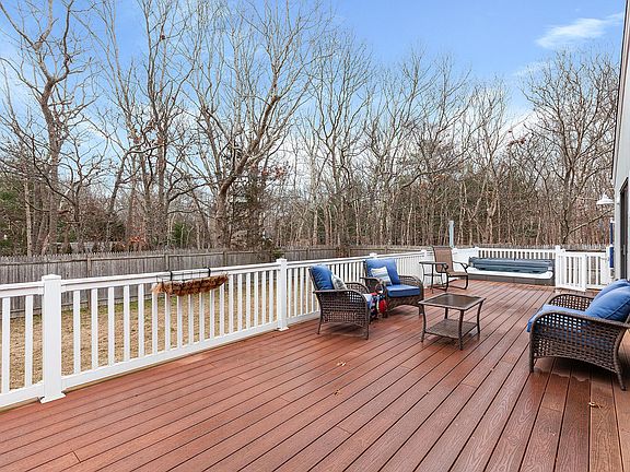 2nd image of 30 Bonac Wood Ln