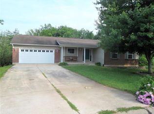 8 Michael Ct, Winfield, MO 63389