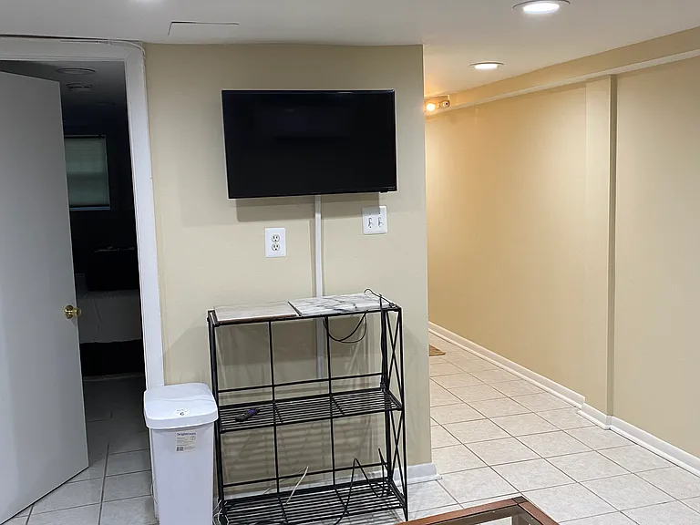 1737 Kilbourne Pl NW #B — Photo 2