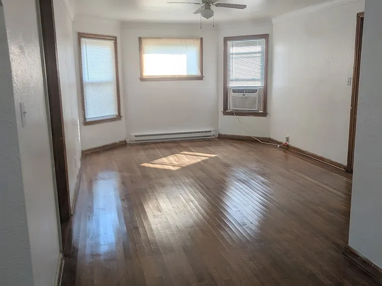 1951 N Summit St #1 — Photo 3