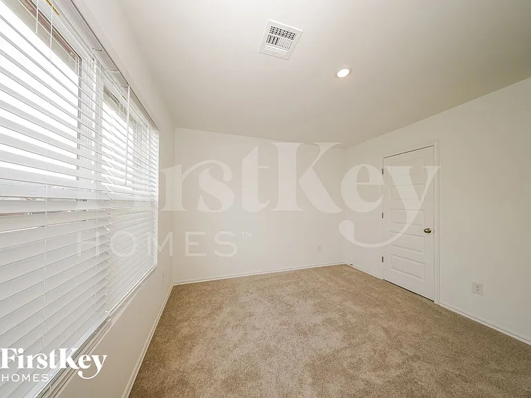 433 Labelle Ln — Photo 15