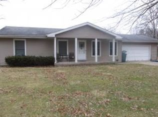 2111 Ironwood Ln, Charleston, IL