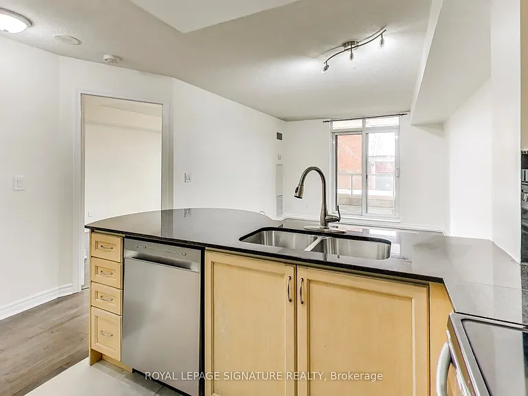 18 Kenaston Gdns #203 — Photo 10