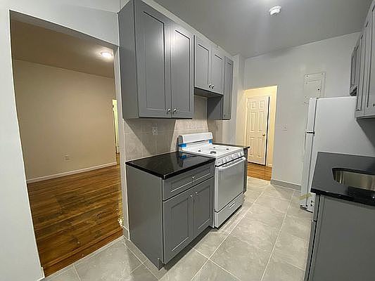 4th image of 36-20 Parsons Blvd #1C