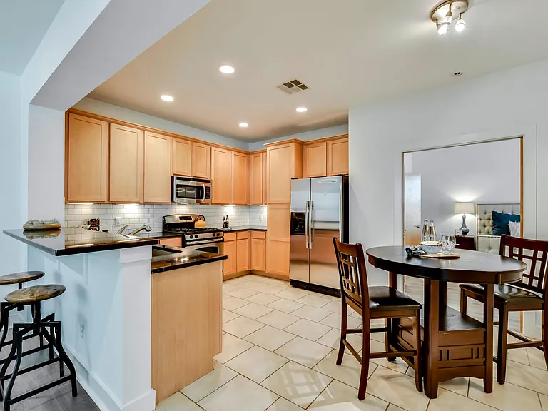 2608 E 6th St #8 — Photo 12