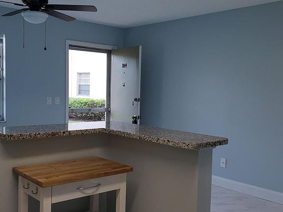4th image of 16 Lake Vista Trl APT 104