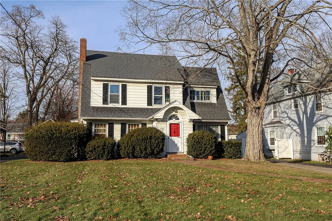 1206 W Water St photo 1