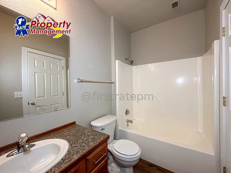272 W Mallard Dr #207 — Photo 12