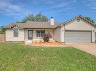 1118 Hillside Dr, Webb City, MO 64870