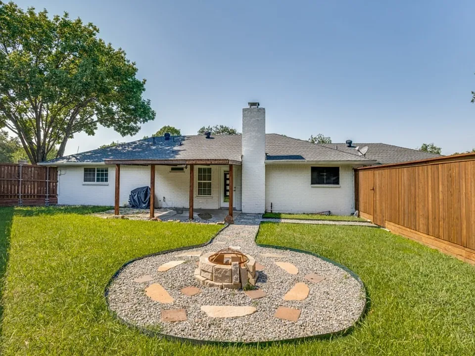 N Cypress Cir