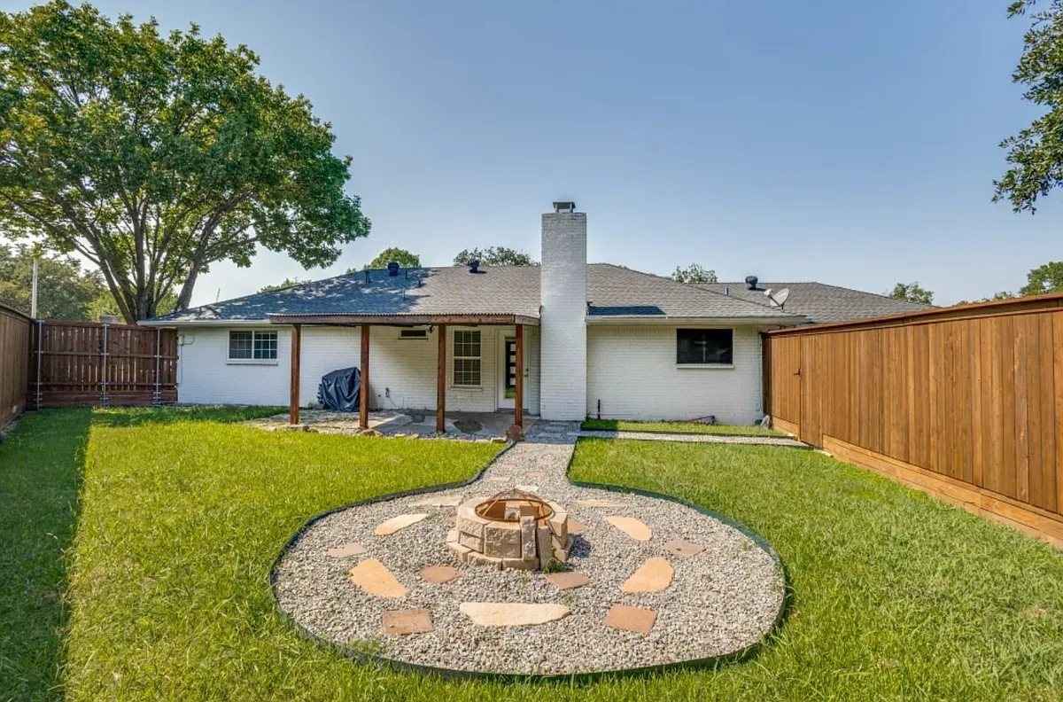 Building Photo - N Cypress Cir