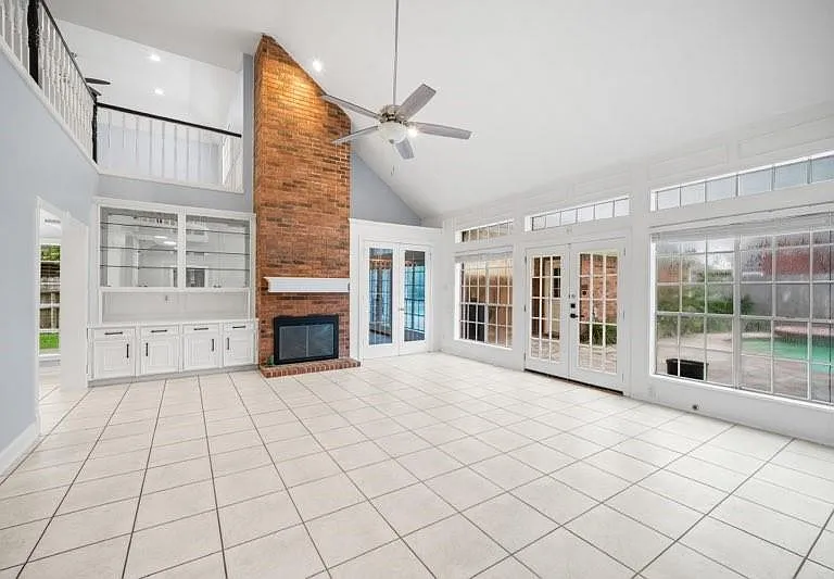 3622 Springhill Ln — Photo 4