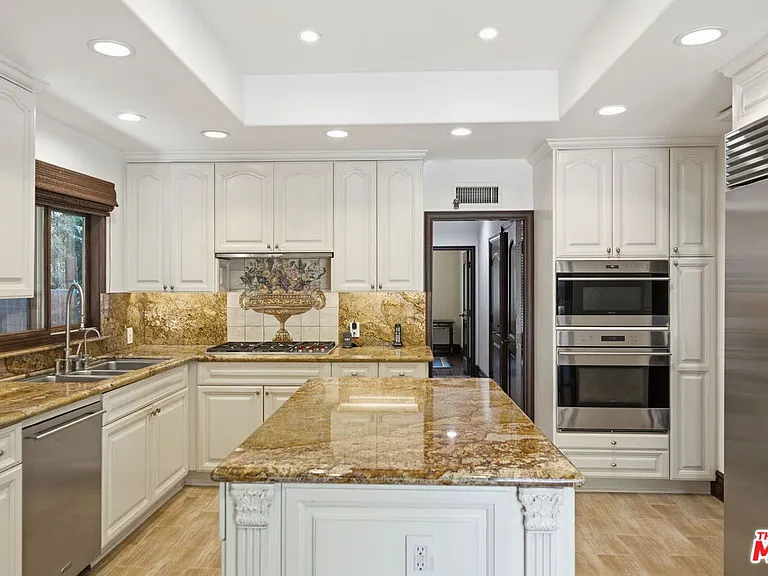 2108 San Ysidro Dr — Photo 13