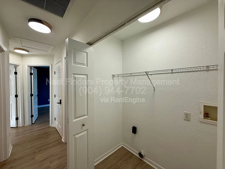 725 Alexander St — Photo 16