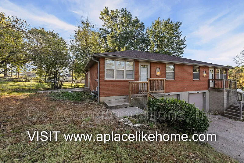 2 bed, 1.0 bath, 1000 sqft, $1,295 — Photo 2
