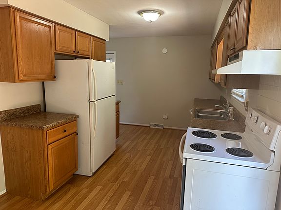 5th image of 3337 Meadowrun Dr NE