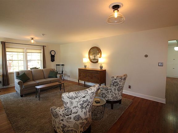 2nd image of 215 N Bryan Ave